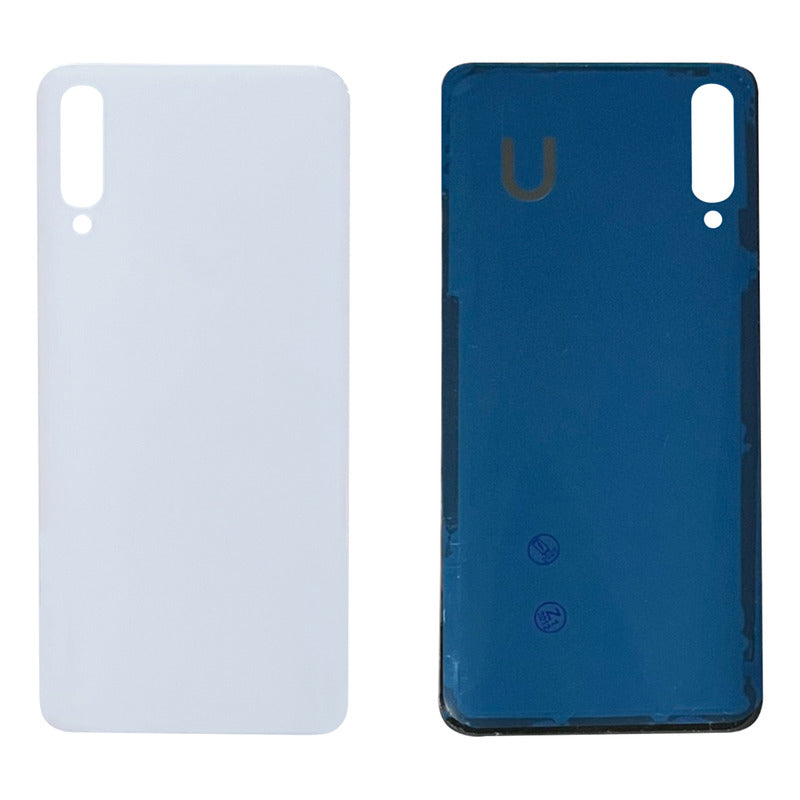Una tapa trasera compatible con Samsung A70 SM-A705, vista exterior en colorblanco, con orificio para cámara y vista interior al adhesivo.