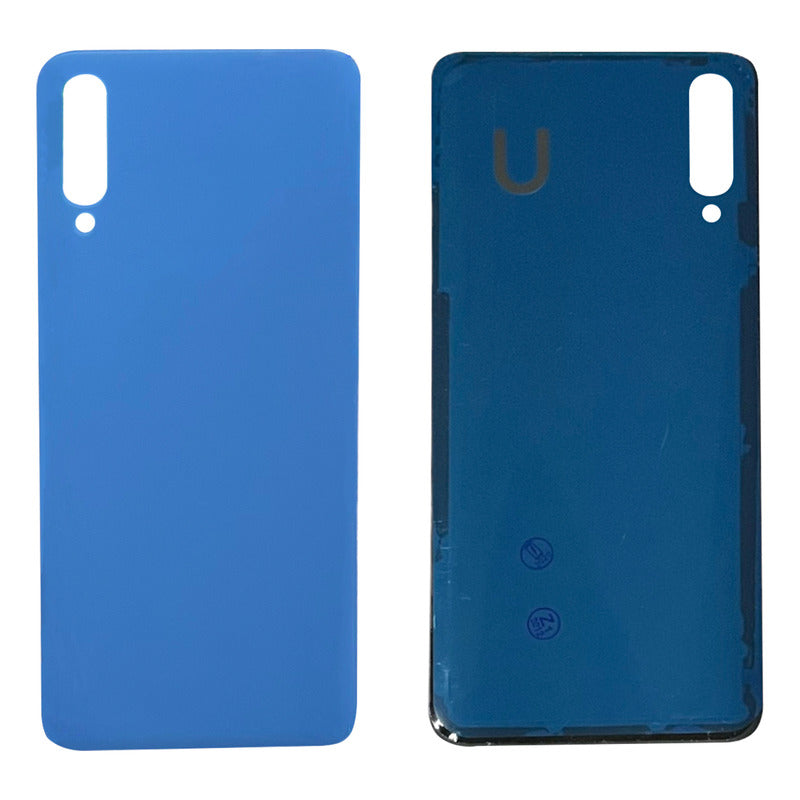 Una tapa trasera compatible con Samsung A70 SM-A705, vista exterior en colorazul, con orificio para cámara y vista interior al adhesivo.