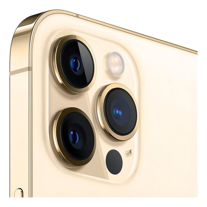 Primer plano de la cámara triple del Apple iPhone 12 Pro Max (128 Gb) - Oro, mostrando su avanzada configuración fotográfica.