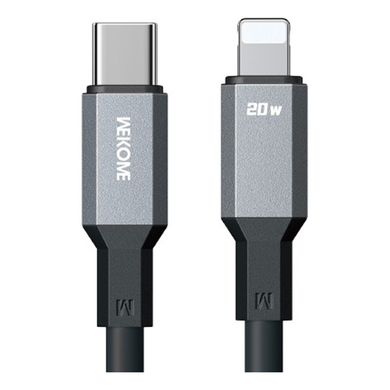Vista cercana de los extremos del Cable de Datos Pd20w De Silicona Serie Tint II WDC-17PD Color Negro, destacando el diseño de sus conectores Lightning y USB-C.