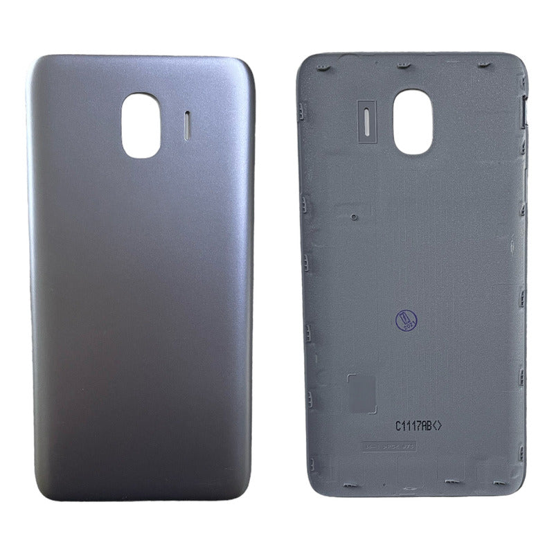 Una tapa trasera compatible con Samsung J4 2018 SM-J400F, vista exterior plata al igual que el interior y con orificio para cámara y altavoz.