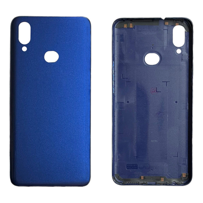 Tapa Trasera Compatible Con Samsung A10s sm-a107 en color azul metálico con orificios para el módulo de cámara y para el lector de huella.