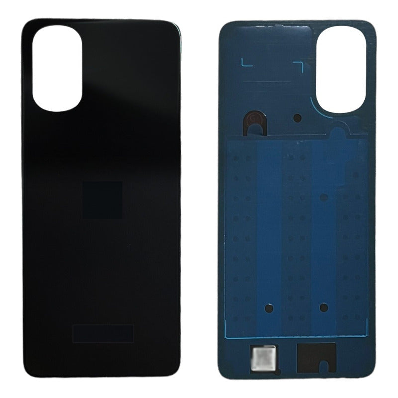 Tapa Trasera Compatible Con Moto G22 Xt2231-2 en color negro con detalles de los ahesivos en la perte inferior de la tapa.
