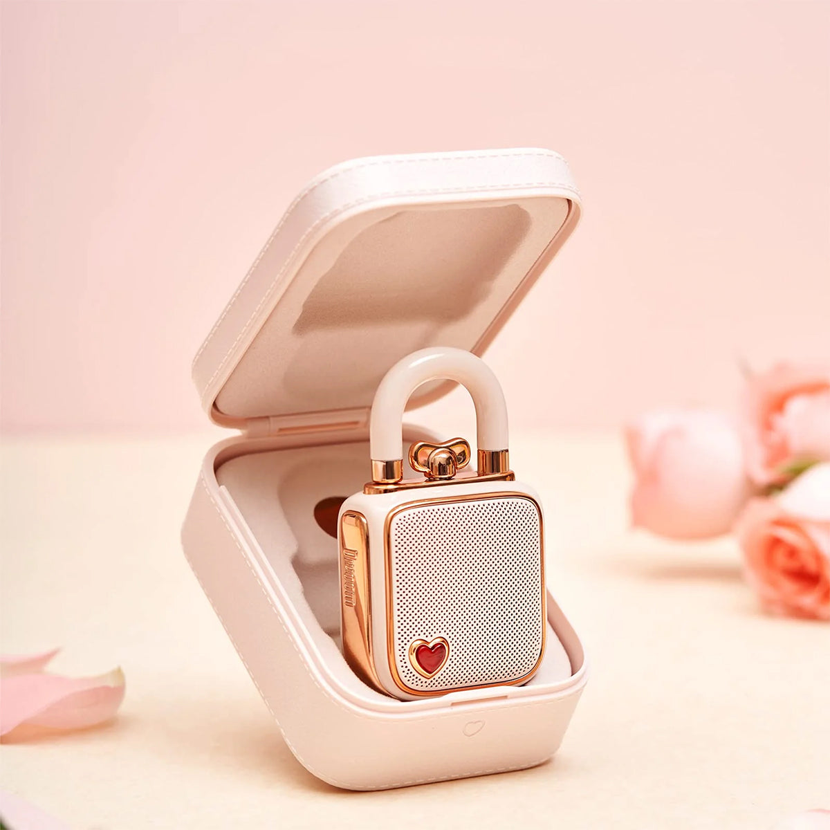 Divoom Lovelock – El Altavoz de Lujo que Cabe en tu Mano