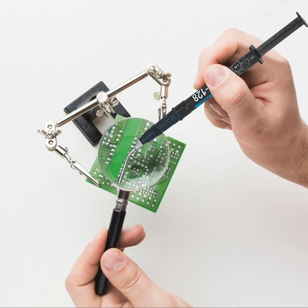 Metal Líquido LK-128: Conductividad Térmica Extrema para CPUs y GPUs